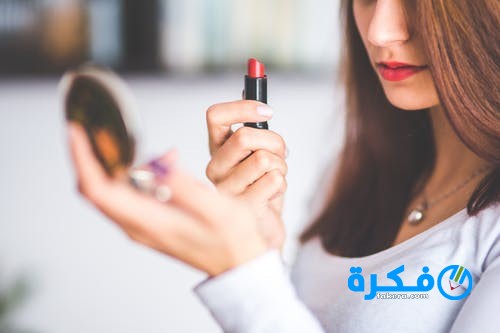 تفسير حلم رؤية الروج ( أحمر الشفاه ) 1 red woman girl brown