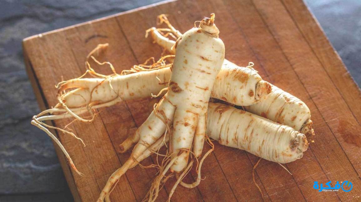 فوائد الجنسنج 1 ginseng root on cutting board
