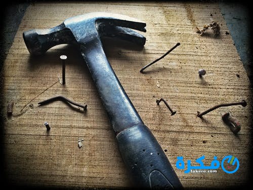 تفسير حلم رؤية المطرقة في المنام 1