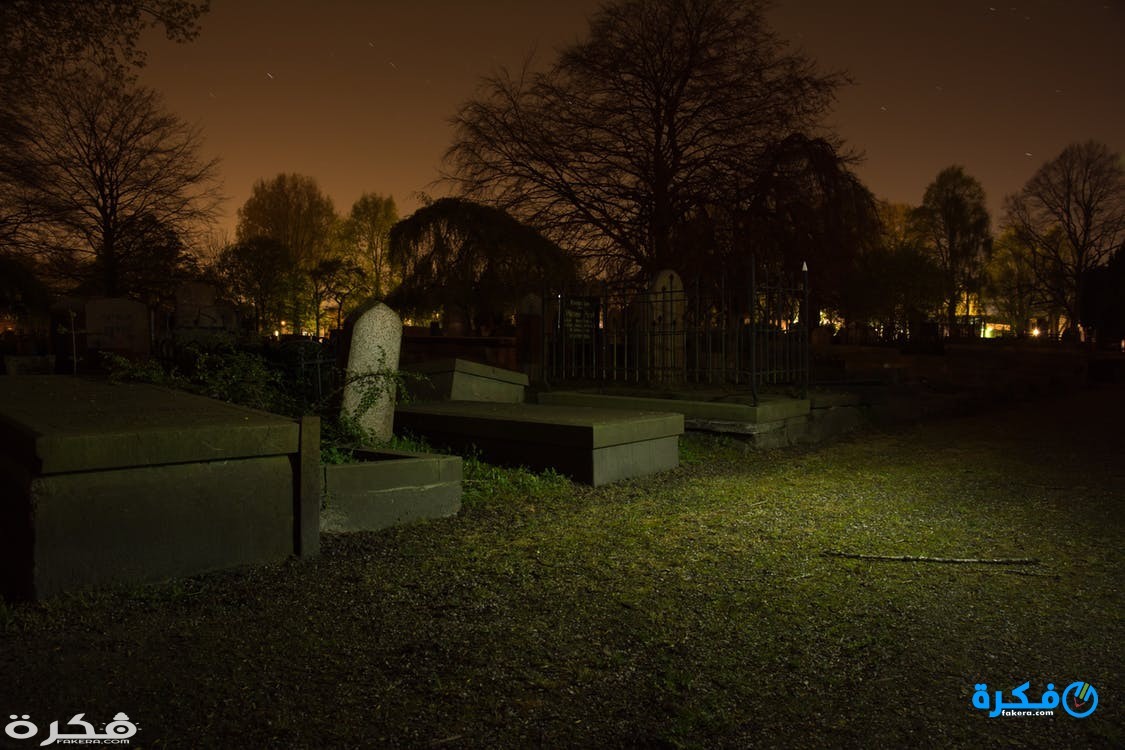 تفسير حلم رؤية الدفن في المنام 1 night dark halloween horror