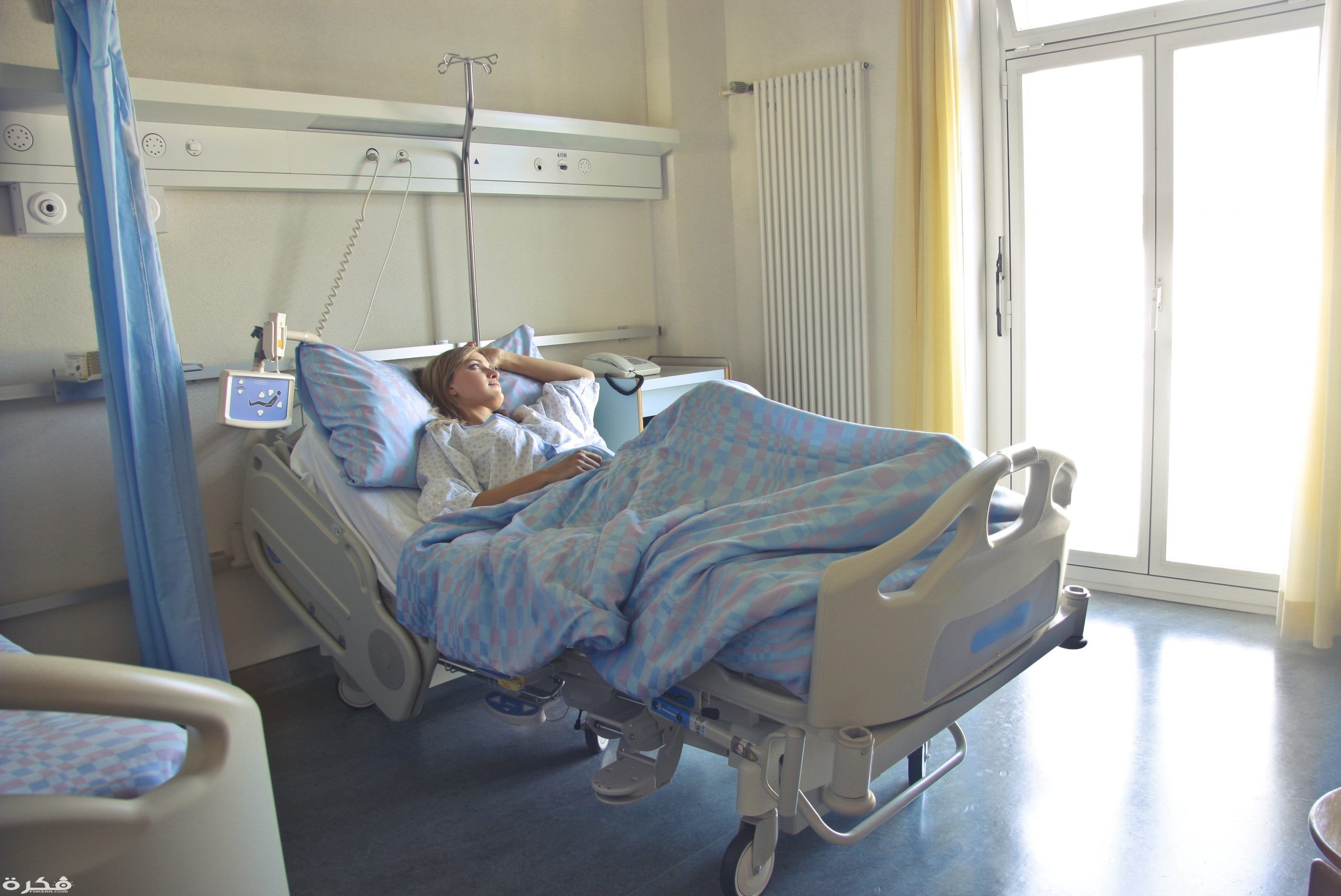 تفسير رؤية شخص سليم مريض وتأويله 1 photo of woman lying in hospital bed 3769151 scaled