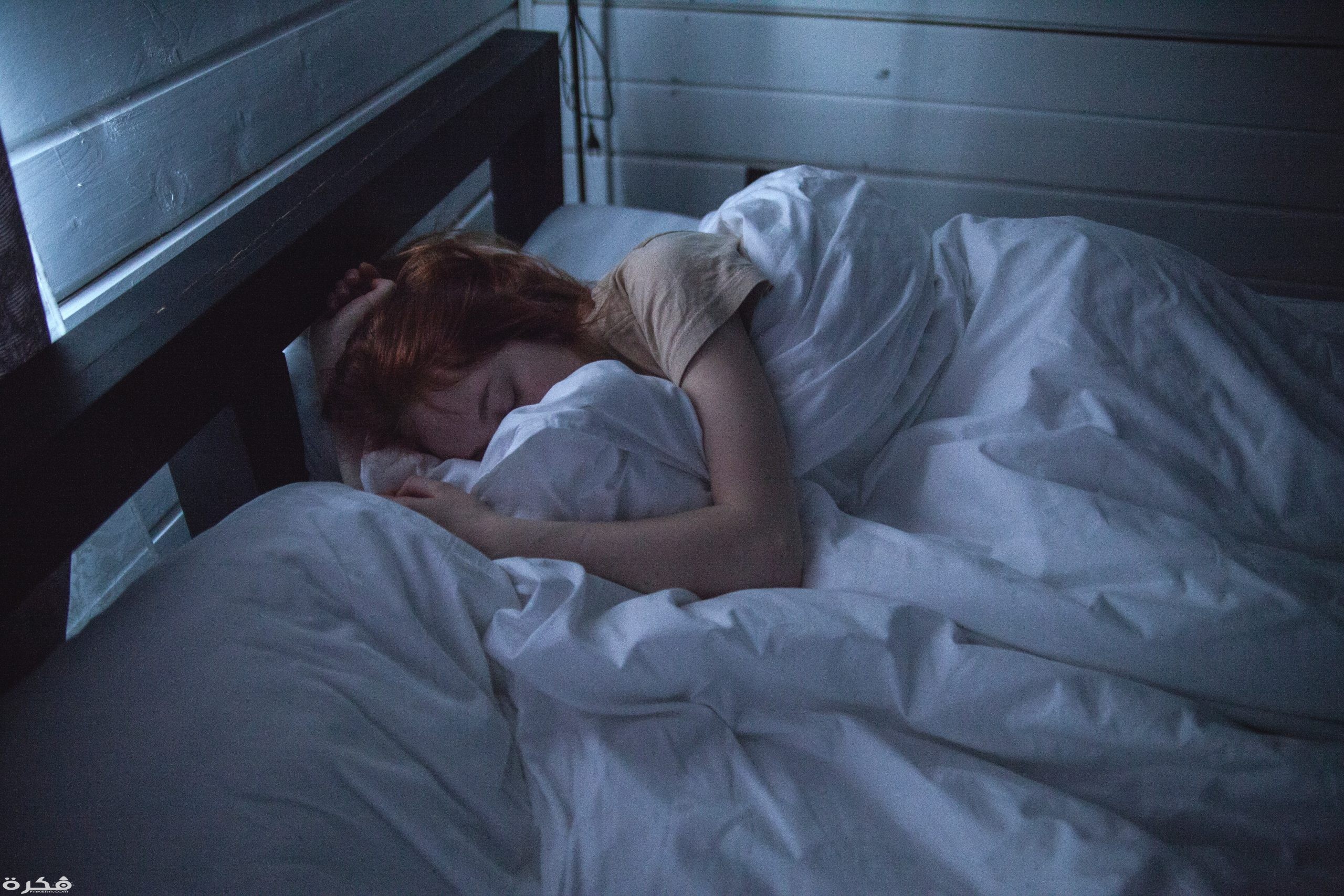 تفسير حلم رؤية المرأة تجامع غير زوجها في المنام 1 woman sleeping 935777 scaled
