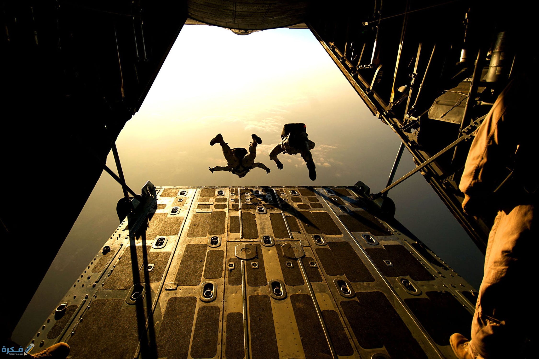 تفسير حلم رؤية شخص يسقط 1 parachute skydiving parachuting jumping 38447