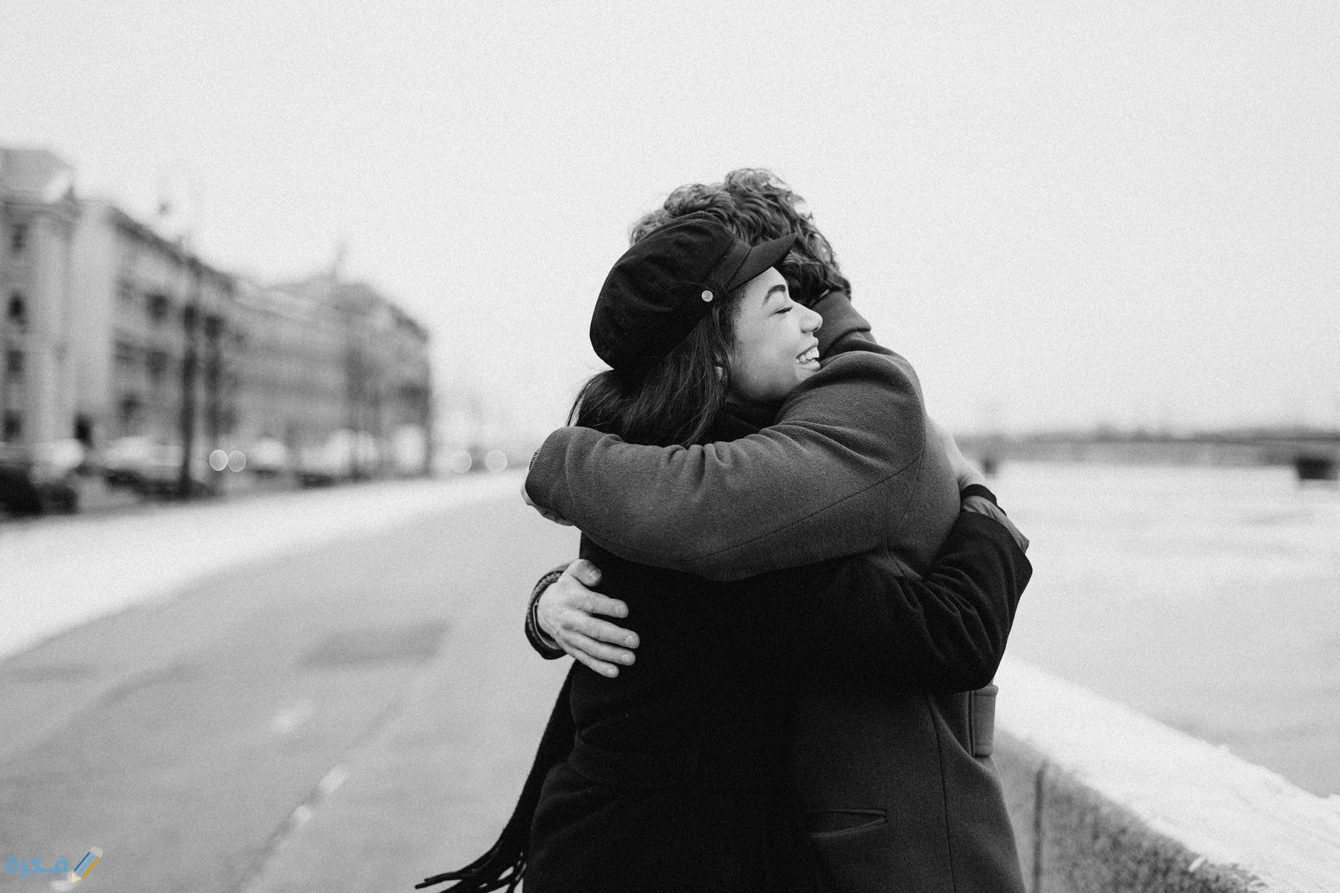 رؤية الميت في المنام وهو حي ويعانق شخص حي 1 pexels photo 3692605