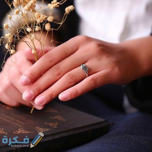 ما هو حكم لبس الخاتم في السبابة ؟ 1 69d8ba86dce67751d343bc7adbc6f634