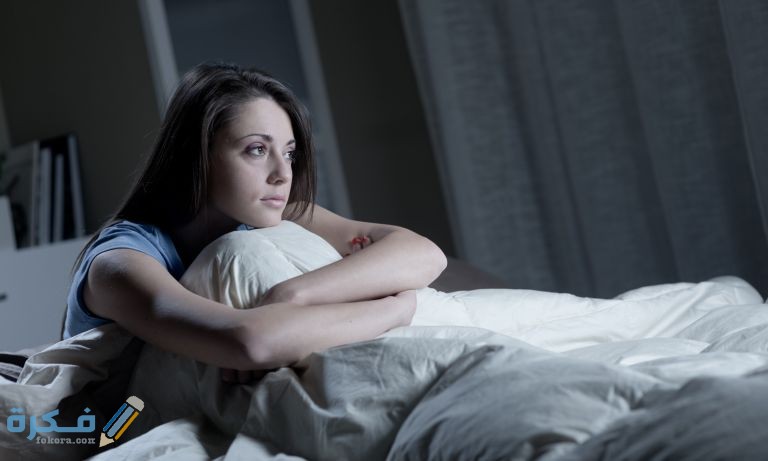 انقطعت الأحلام عني منذ 3 سنوات .. هل ذلك مشكلة ؟ 1 woman staring out from bed 768 1