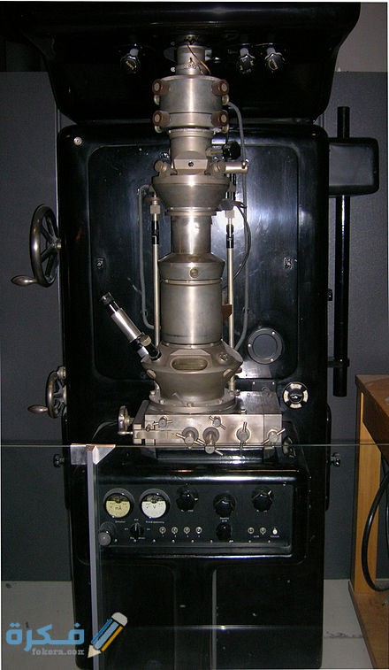 من هو مخترع المجهر الالكتروني عام 1939 م ؟ ليو زيلارد 1 440px Ernst Ruska Electron Microscope Deutsches Museum Munich edit