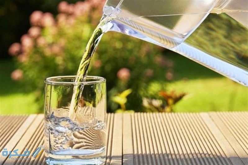 تفسير رؤية الميت يحمل ماء في المنام 1 شرب الماء على الريق 799x533 1