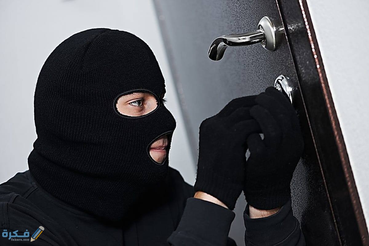 تفسير رؤية لصوص يدخلون البيت في المنام 1 حلم اقتحام شخص المنزل في المنام لابن سيرين