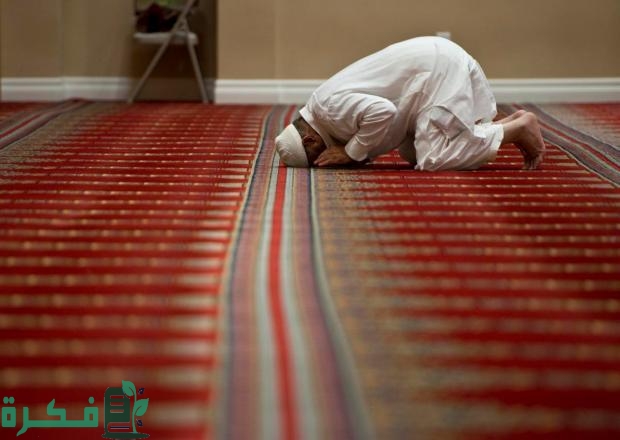 هل يجوز تأخير صلاة العشاء أم الاحسن أداؤها في وقتها 1 حكم تأخير صلاة العشاء حتى منتصف الليل