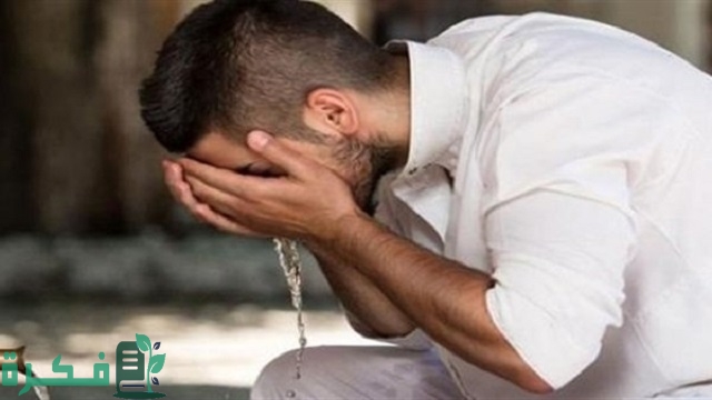هل لمس المؤخرة ينقض الوضوء 1 هل لمس المؤخرة ينقض الوضوء؟