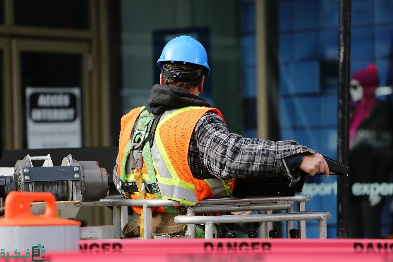 ما الفرق بين الهندسة الميكانيكية والهندسة الصناعية 1 construction worker 569126 1280 1