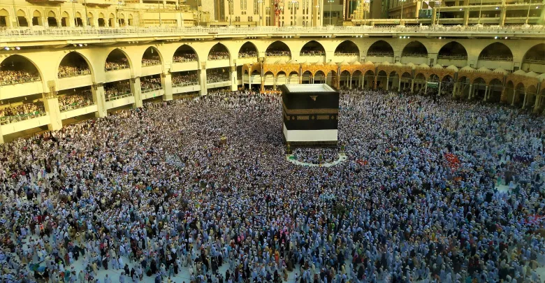 هل يجوز الاغتسال في الفندق قبل الميقات 1 فرائض العمرة في الاسلام