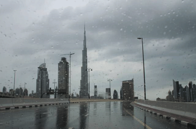 طقس الإمارات: الأمطار تضرب بعض المناطق في الإمارات اليوم طقس الإمارات: الأمطار تضرب بعض المناطق في الإمارات اليوم