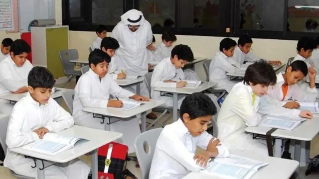 رئيس الإمارات يأمر بسداد الرسوم المدرسية للطلاب في العديد من المدارس رئيس الإمارات يأمر بسداد الرسوم المدرسية للطلاب في العديد من المدارس
