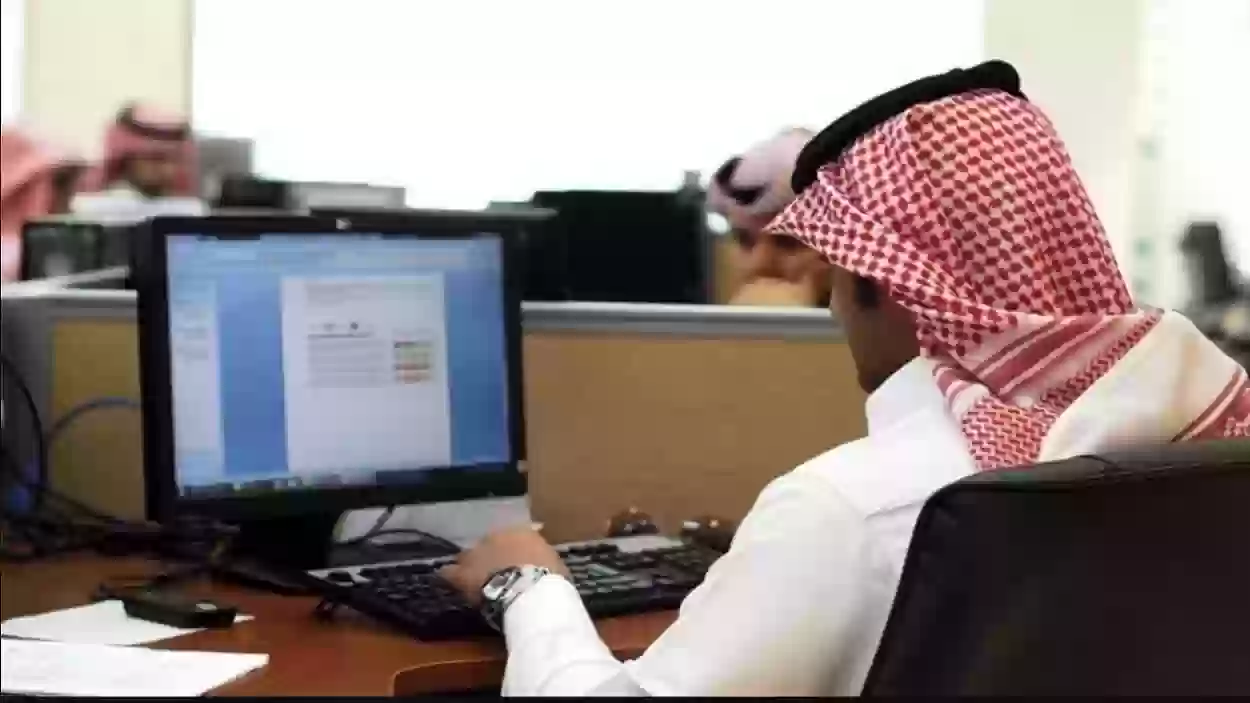 هل يمكن نقل كفالة موظف متغيب عن العمل؟.. الموارد البشرية تجيب 2 يمكن نقل كفالة موظف متغيب عن العمل