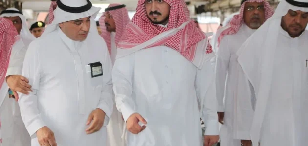 نائب أمير مكة يتفقّد سير العمل الميداني والخدمات المقدمة للحجاج في محيط جبل عرفة ومنى 1 نائب أمير مكة يتفقّد سير العمل الميداني والخدمات المقدمة للحجاج في «صالات الحج»