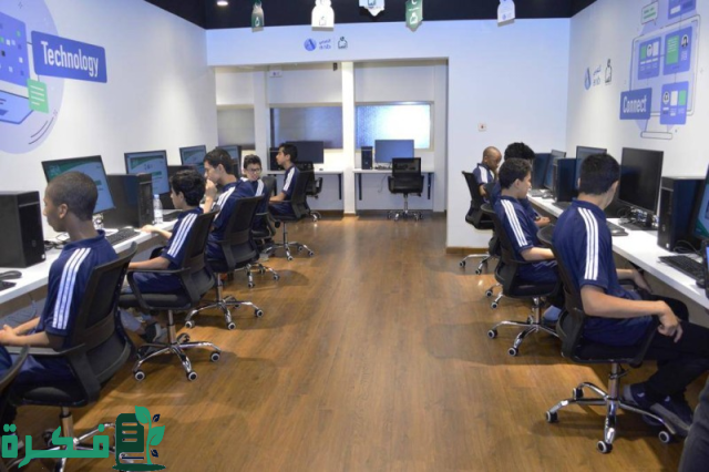 معمل البنك العربي الوطني anb الذكي في مدارس "مداك" يوفّر بيئة تدريبية ومنهجية وابتكارية لأكثر من 400 طالبا وطالبة خلال السنة الأولى لتشغيله معمل البنك العربي الوطني anb الذكي في مدارس "مداك" يوفّر بيئة تدريبية ومنهجية وابتكارية لأكثر من 400 طالبا وطالبة خلال السنة الأولى لتشغيله