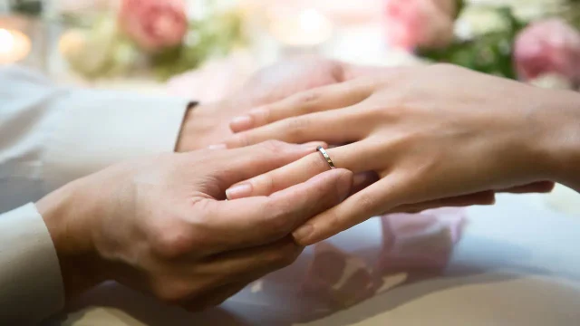 ما هو الأجر المسجل والخاضع للاشتراك في التأمينات؟ وموقف صرف منحة الزواج ما هو الأجر المسجل والخاضع للاشتراك في التأمينات؟ وموقف صرف منحة الزواج