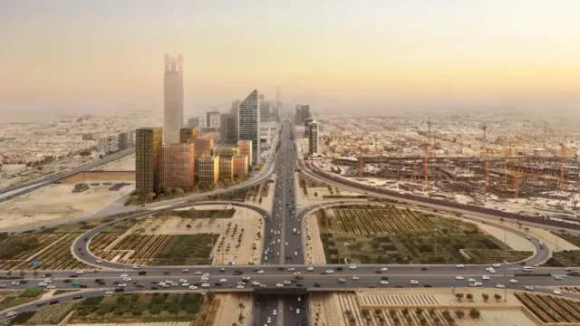 "الهيئة الملكية" تعلن رسميًا رفع الإيقاف عن أراضي شمال الرياض 2 قرار الهيئة الملكية رفع الإيقاف عن أراضي شمال الرياض.. مبارك لجميع الملاك