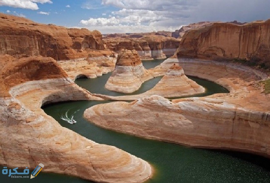 إي عوامل التعرية يكون وديانا على شكل حرف u 