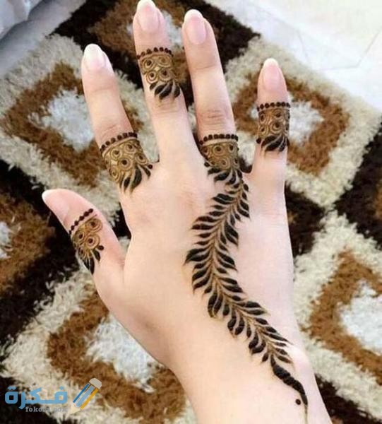 صور نقش حناء على شكل ريشة