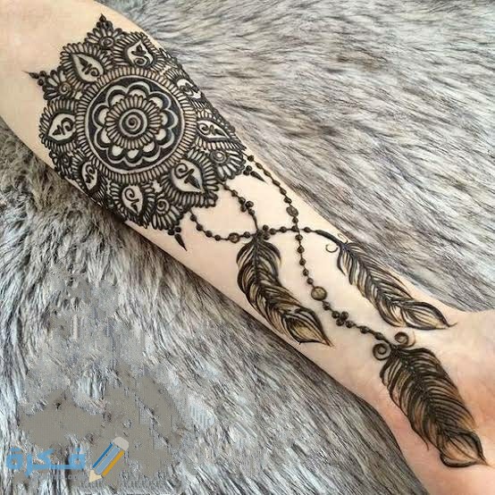 صور نقش حناء على شكل ريشة