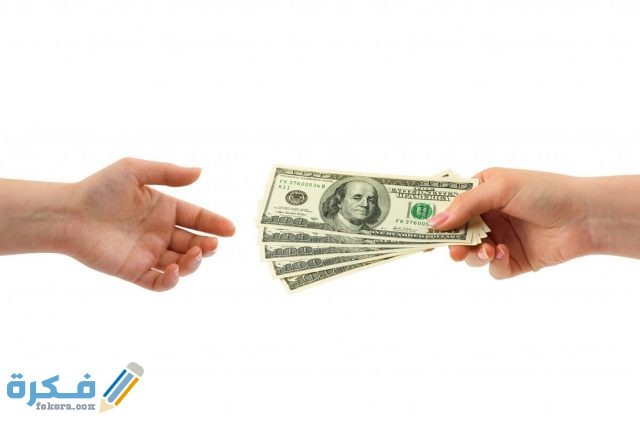 تفسير رؤية الميت يهدي المال في المنام 