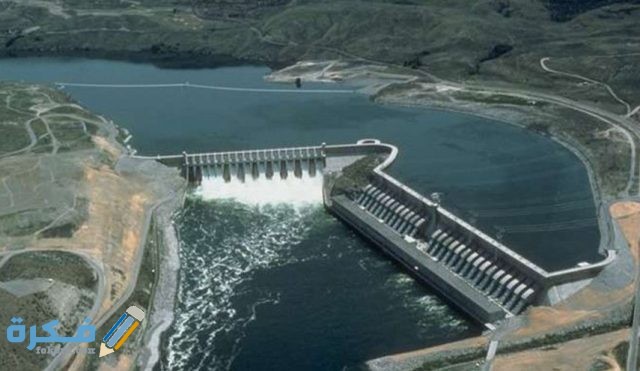 كيف تعمل المولدات الموجودة في السد