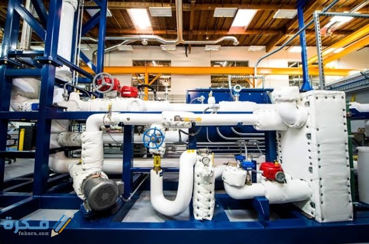 فسر لماذا يحفظ الماء المستخدم في تبريد أنابيب المفاعلات