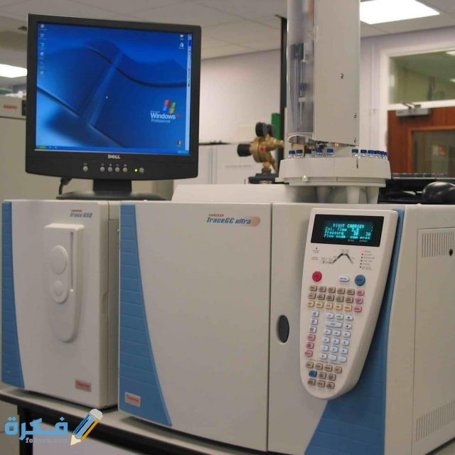 يسمى الجهاز الذي يقيس النسبة بين الأيون الموجب وكتلته هو