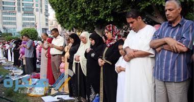 تفسير رؤية النساء والرجال في المسجد