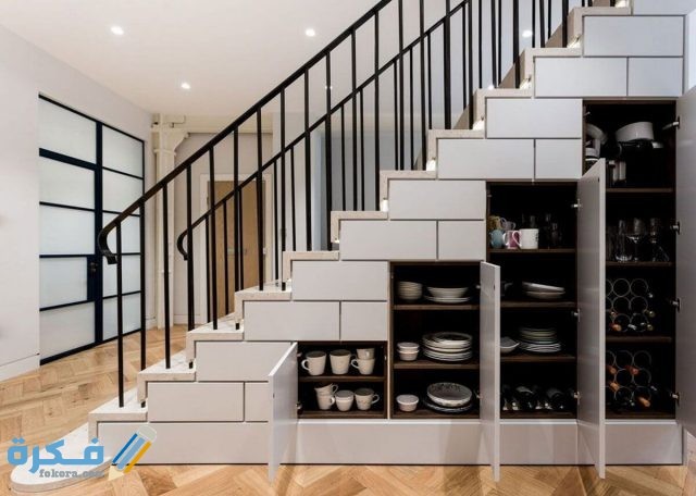 طرق استغلال المساحة تحت الدرج