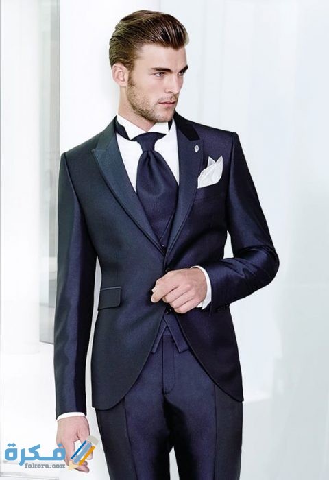 traje de novio en color granate con 6