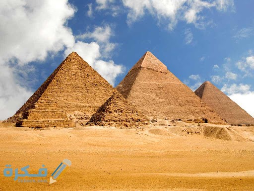 كم استغرق بناء هرم خوفو