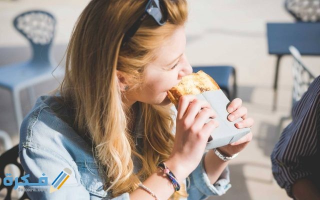 تفسير حلم اكل الخبز بالتمر في المنام