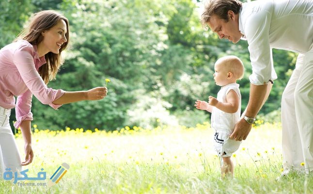 كيف أساعد طفلي على المشي