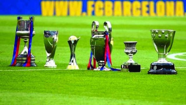 كم عدد بطولات برشلونة