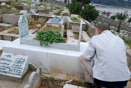 ماذا يقال عند تلقين الميت