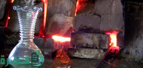 ما هي المادة الخام في صنع الزجاج