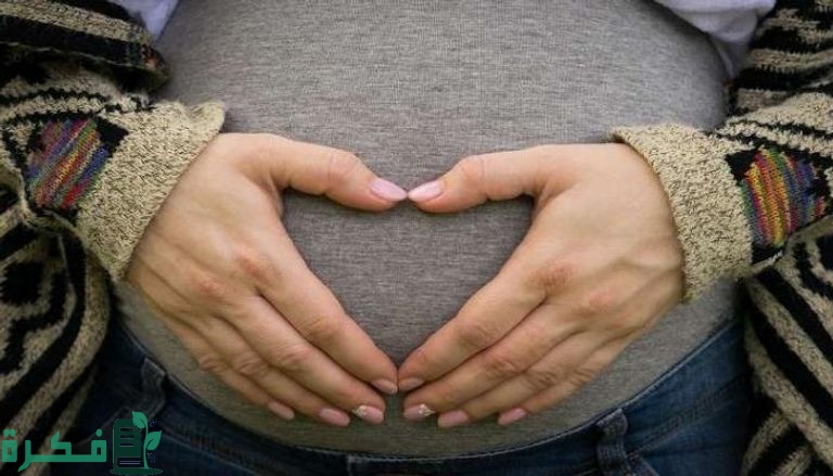 هل التقلب الكثير أثناء النوم يضر الجنين في الشهر الخامس 14 افضل وضعيات النوم للمرأة الحامل