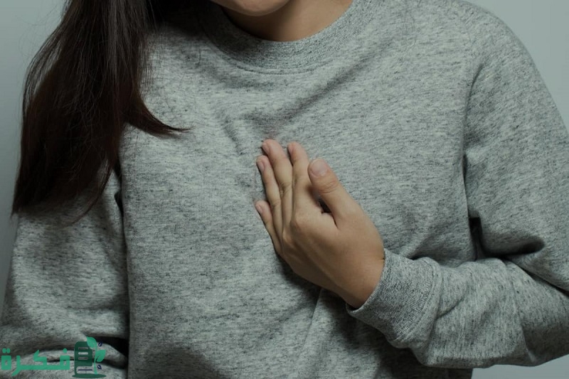 سبب عدم بروز الحلمتين للعزباء