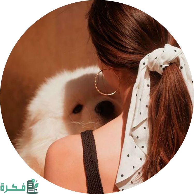 خلفيات نساء مع كلاب