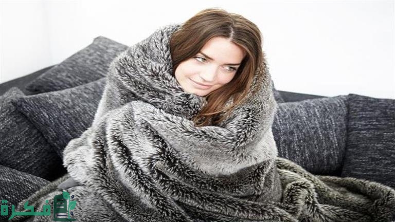 سبب شعور المرأة بالبرد 3 أسباب مختلفة 7 أسباب شعور المرأة بالبرد