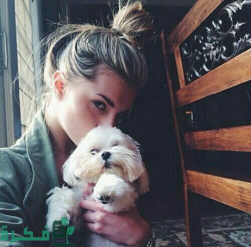 خلفيات نساء مع كلاب