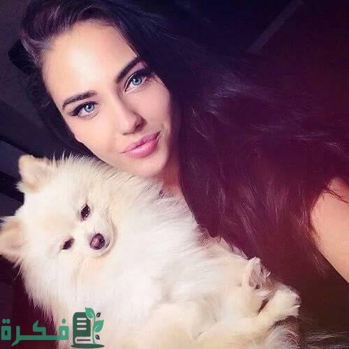 خلفيات نساء مع كلاب