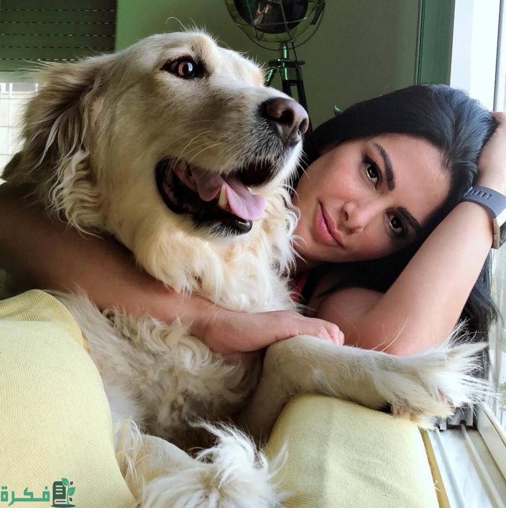 خلفيات نساء مع كلاب
