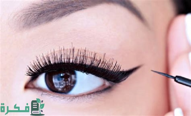 كيف ترسمين الآيلاينر السائل؟