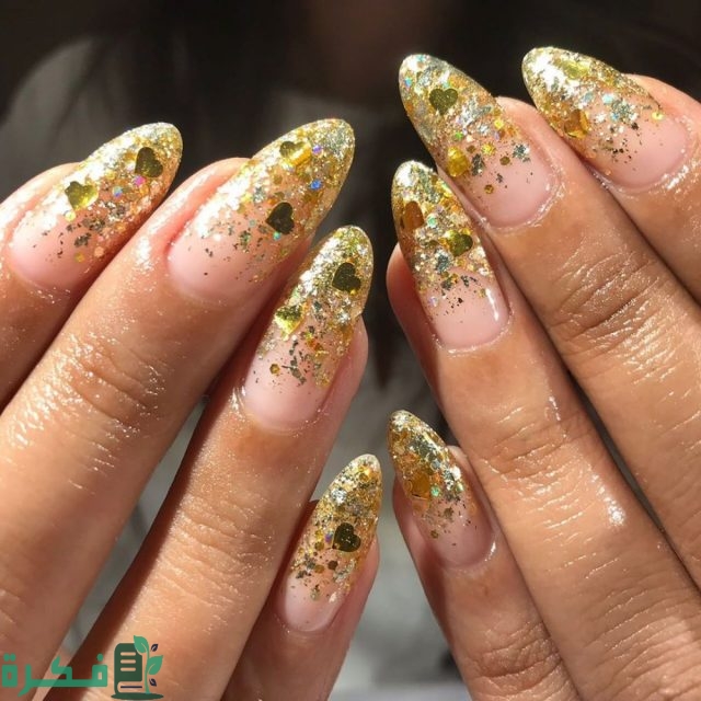 كيف تختارين لون مناكير جميل لفستان ذهبي