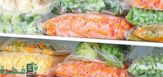 كيفية إذابة الأطعمة المجمدة بأمان